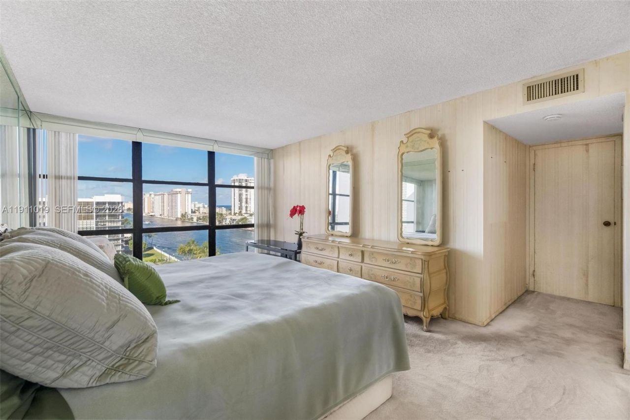 800 Parkview Dr, Unit 1021, Hallandale Beach, FL 33009 Photo