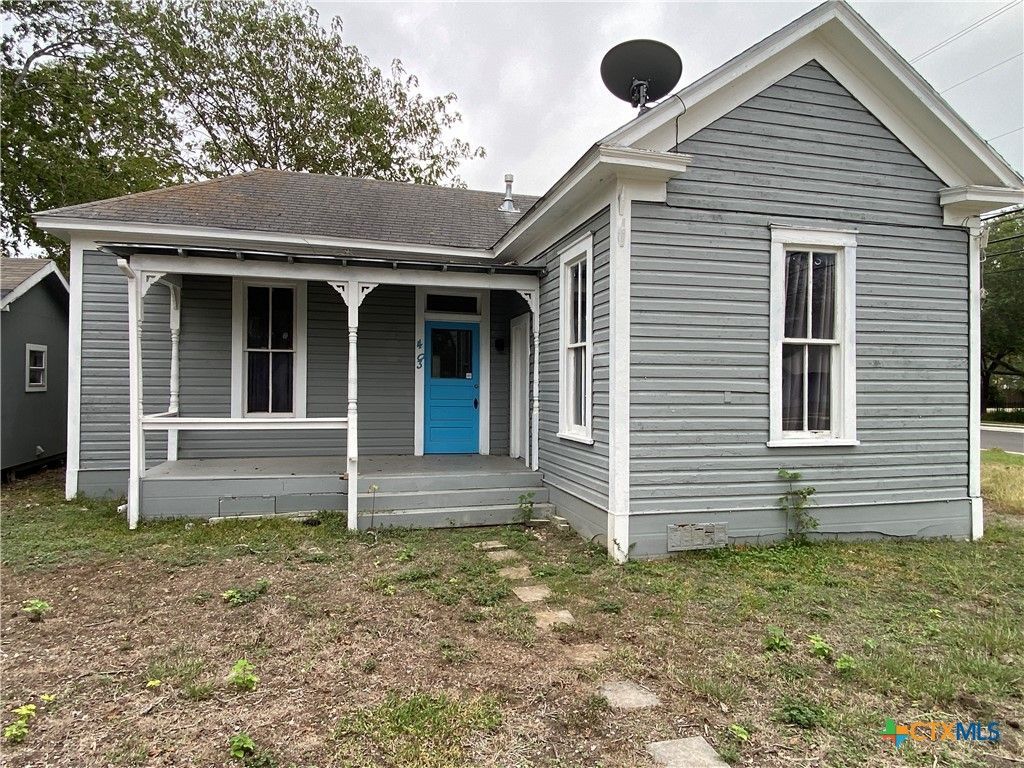 403 E Elm Street, Seguin, TX 78155 Main Photo