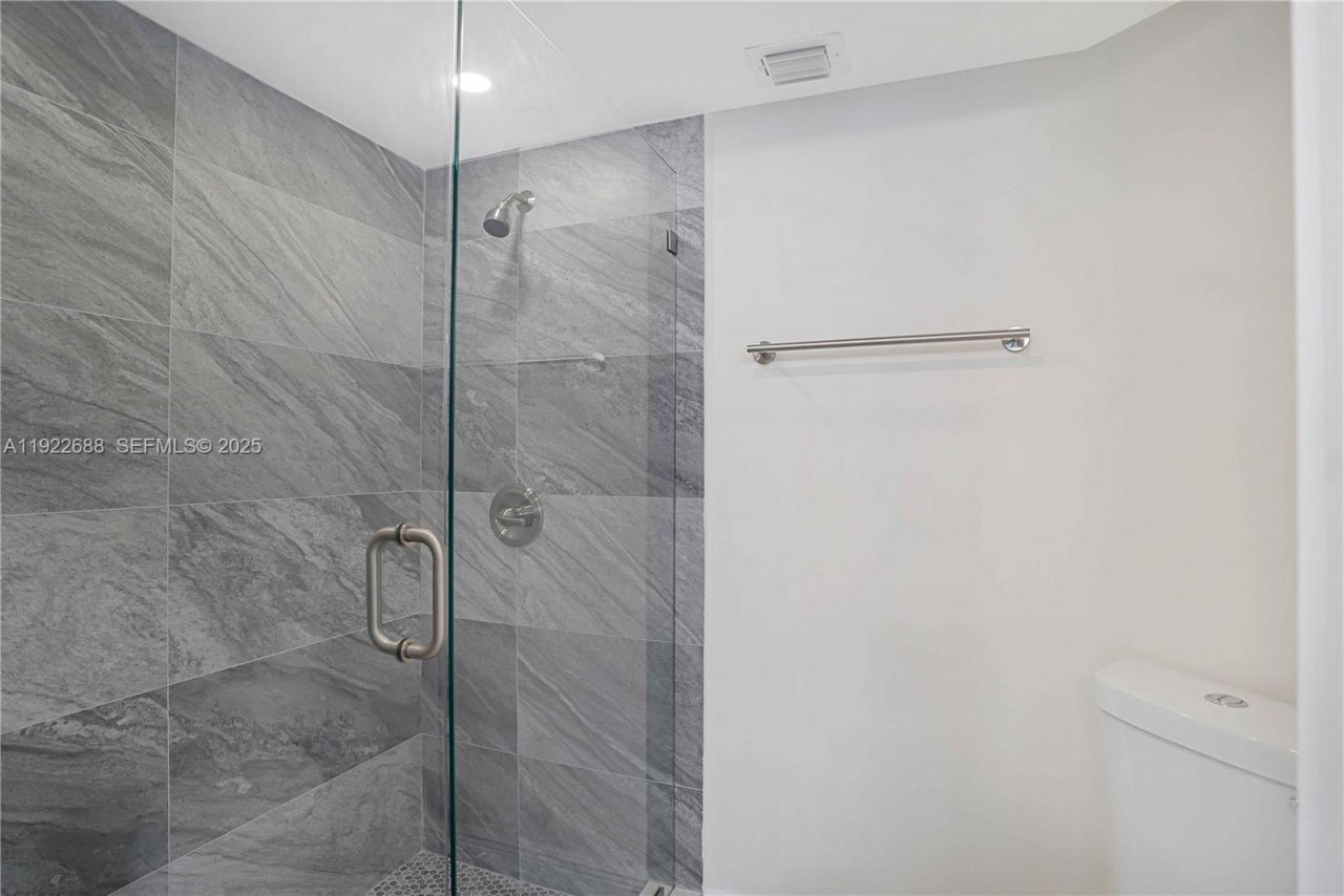 3500 Mystic Pointe Dr, Unit 1206, Aventura, FL 33180 Photo