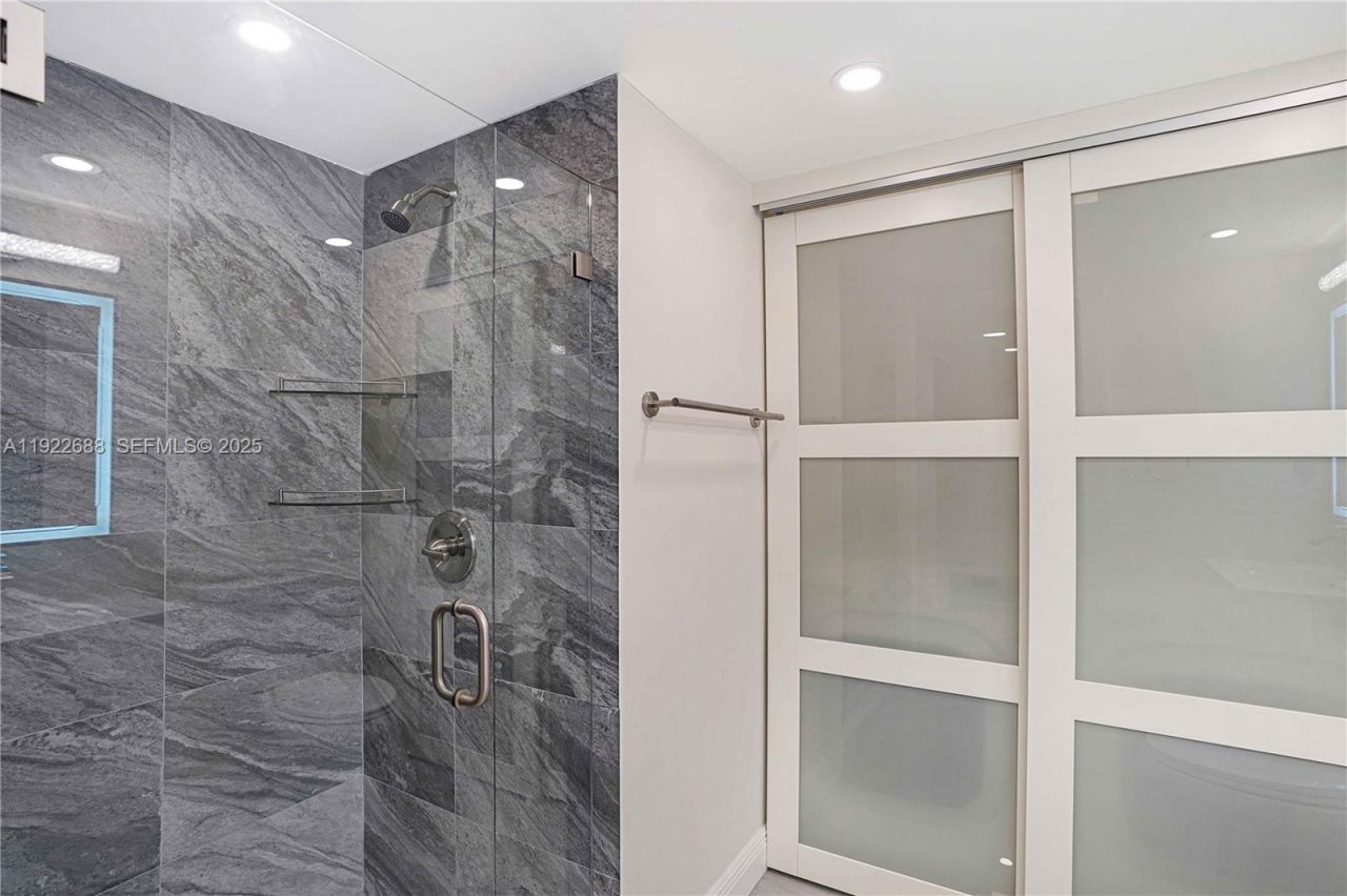 3500 Mystic Pointe Dr, Unit 1206, Aventura, FL 33180 Photo