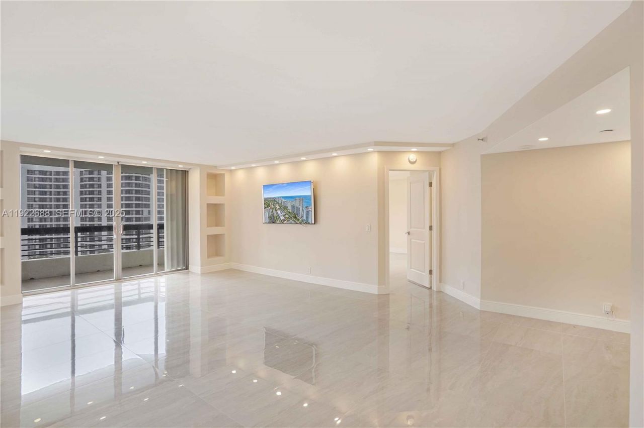 3500 Mystic Pointe Dr, Unit 1206, Aventura, FL 33180 Photo