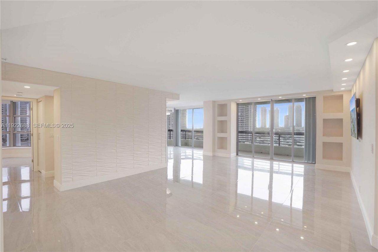 3500 Mystic Pointe Dr, Unit 1206, Aventura, FL 33180 Photo