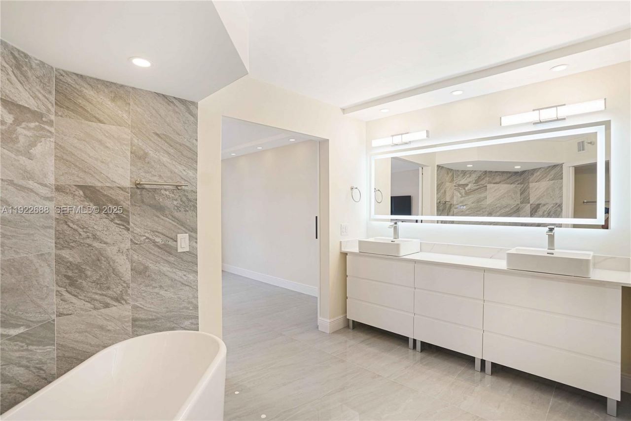 3500 Mystic Pointe Dr, Unit 1206, Aventura, FL 33180 Photo