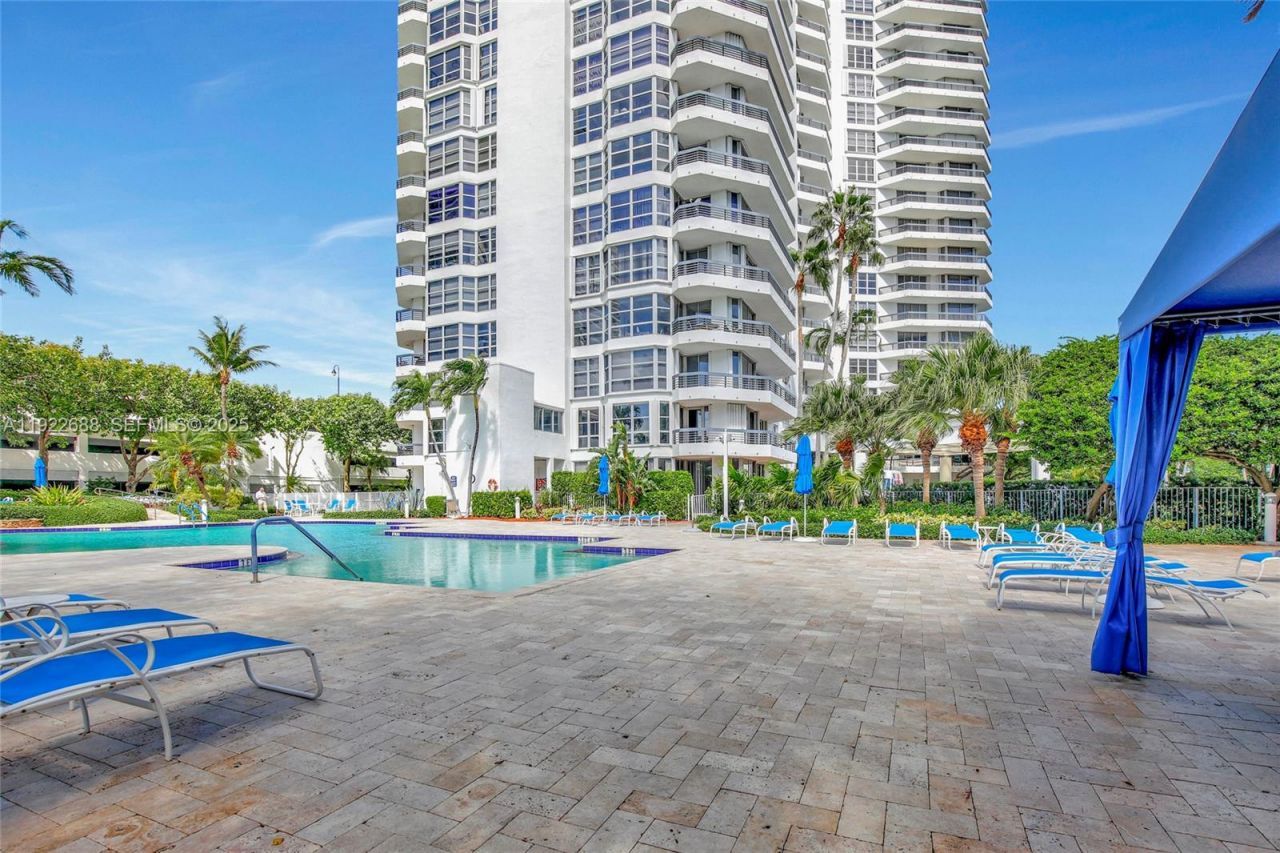 3500 Mystic Pointe Dr, Unit 1206, Aventura, FL 33180 Photo