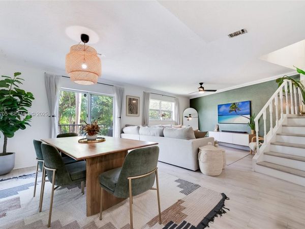 8650 SW 67th Ave, Unit 1042, Pinecrest, FL 33156