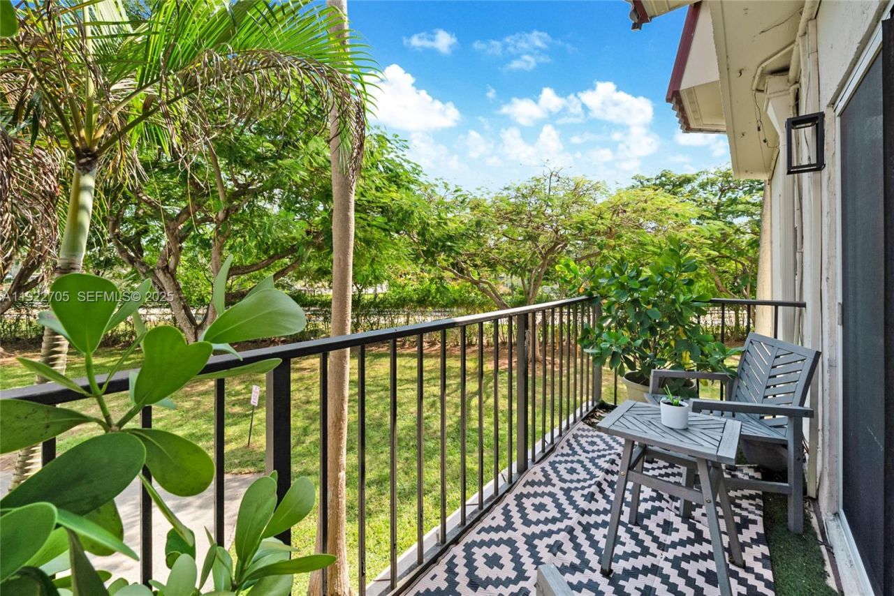 8650 SW 67th Ave, Unit 1042, Pinecrest, FL 33156 Photo
