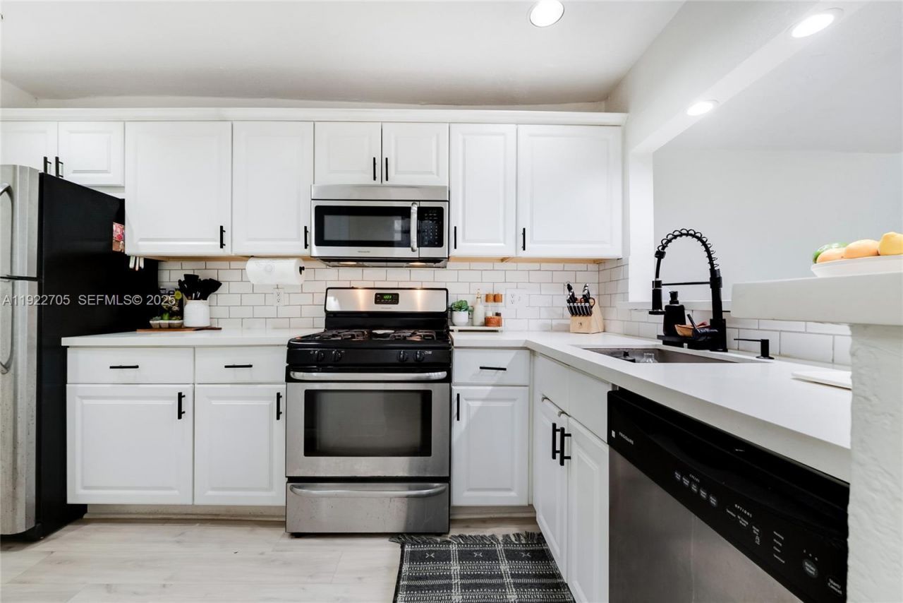 8650 SW 67th Ave, Unit 1042, Pinecrest, FL 33156 Photo