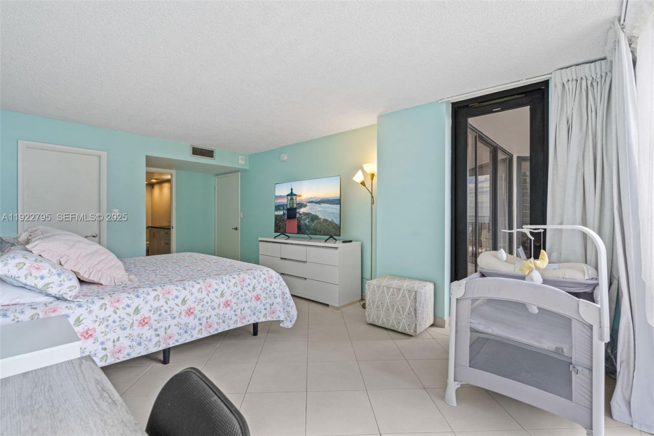 1865 Brickell Ave, Unit A1013, Miami, FL 33129 Photo