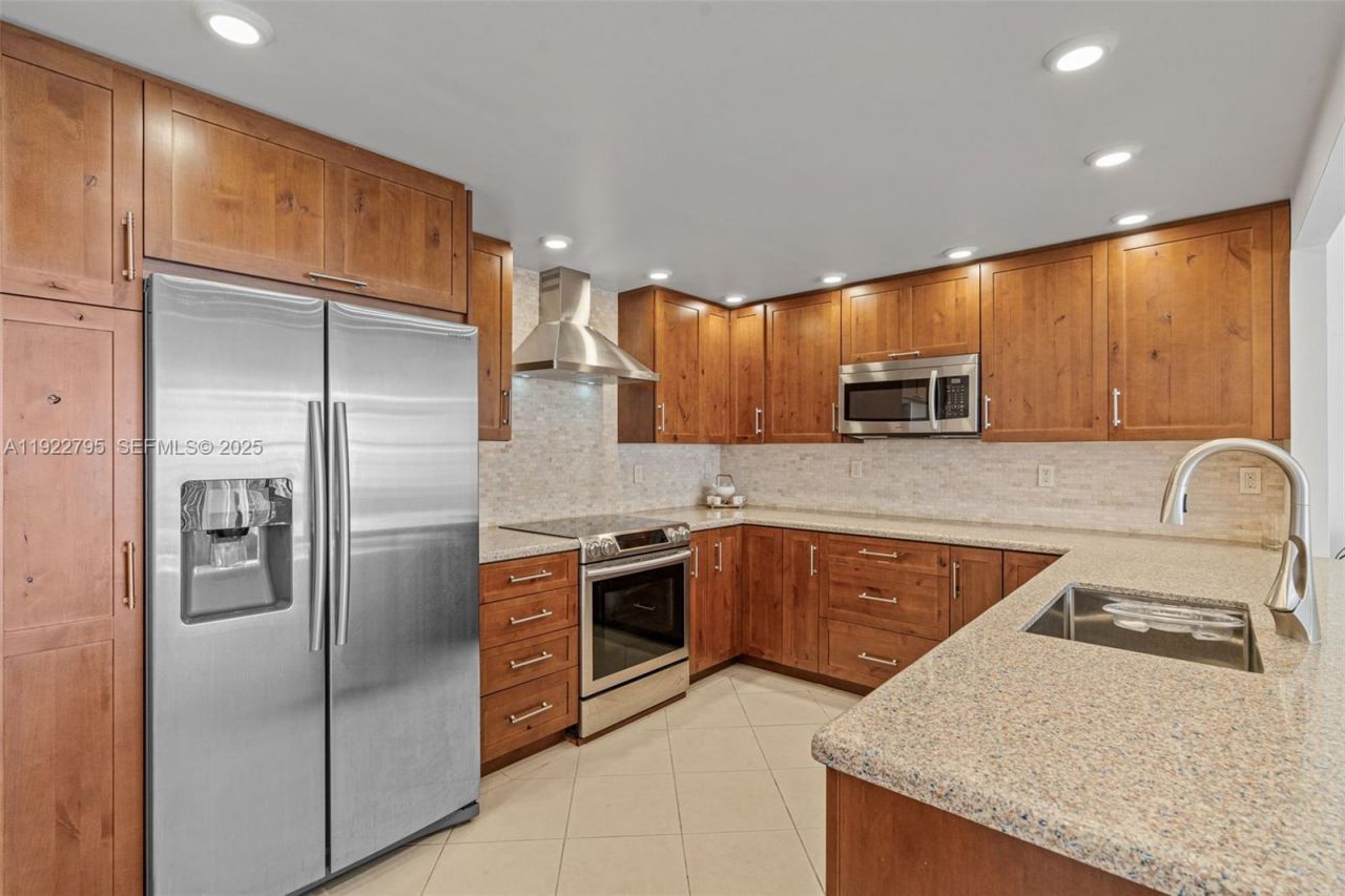 1865 Brickell Ave, Unit A1013, Miami, FL 33129 Photo