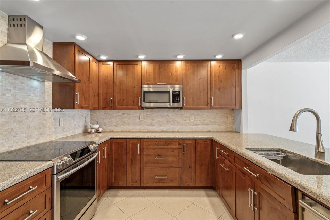 1865 Brickell Ave, Unit A1013, Miami, FL 33129 Photo