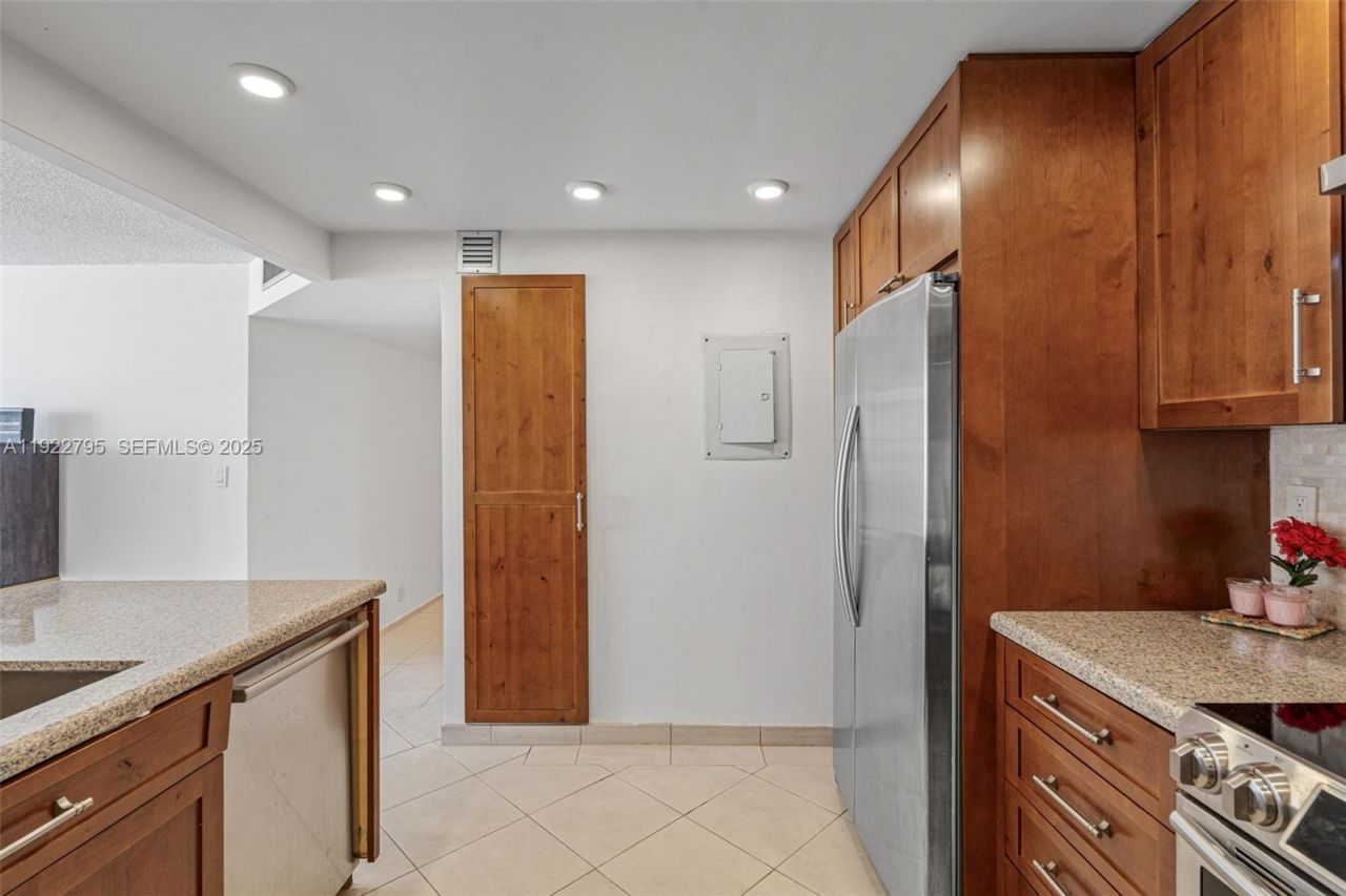 1865 Brickell Ave, Unit A1013, Miami, FL 33129 Photo