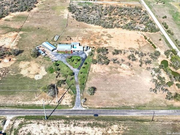 6653 Fm 539, Floresville, TX 78114