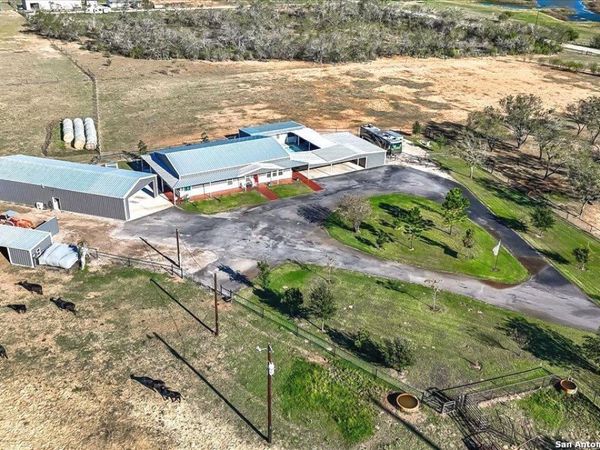 6653 Fm 539, Floresville, TX 78114