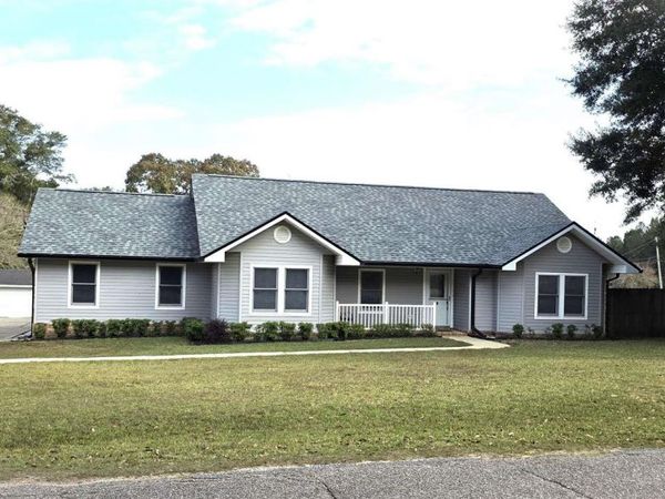 7300 Glidden Ln, Pensacola, FL 32526