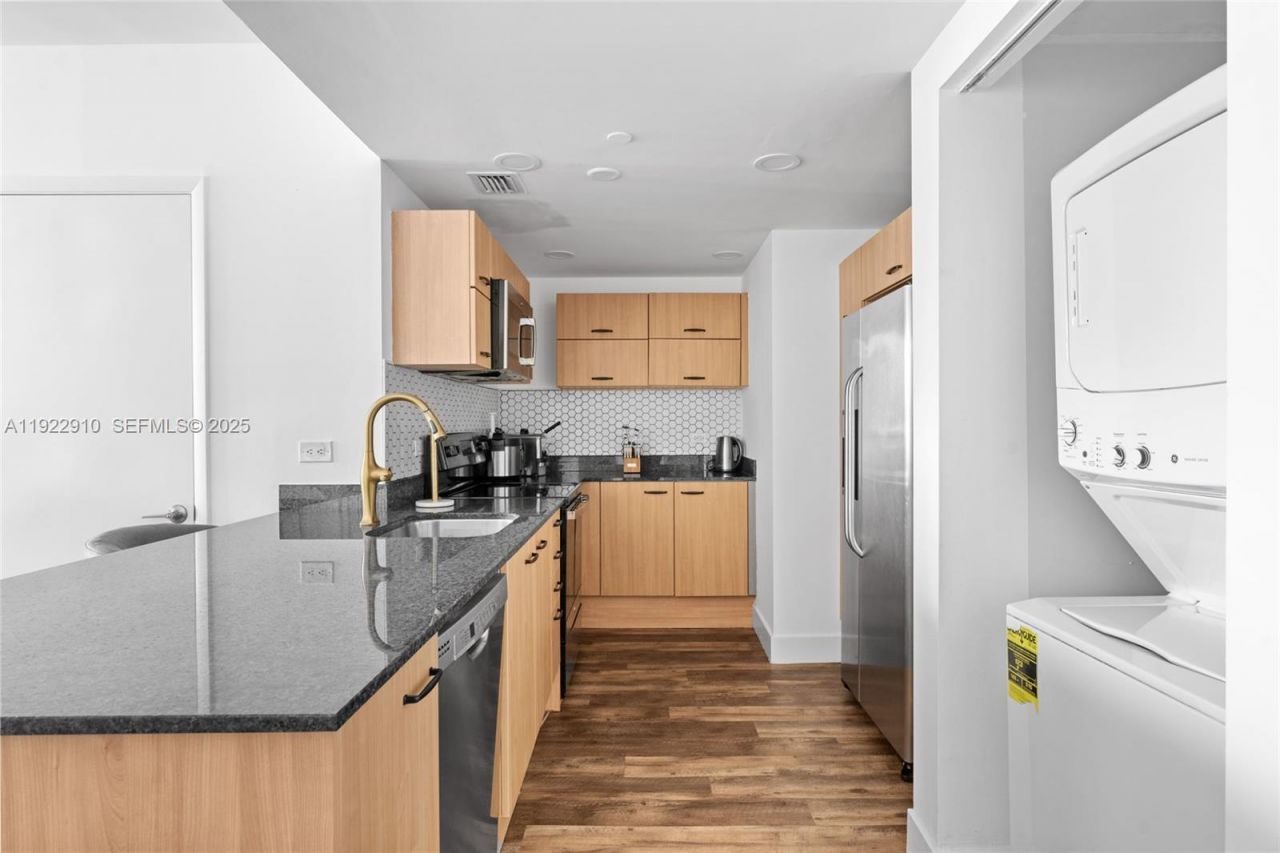 350 S Miami Ave, Unit 1803, Miami, FL 33130 Photo