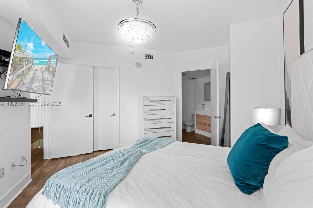 350 S Miami Ave, Unit 1803, Miami, FL 33130 Photo