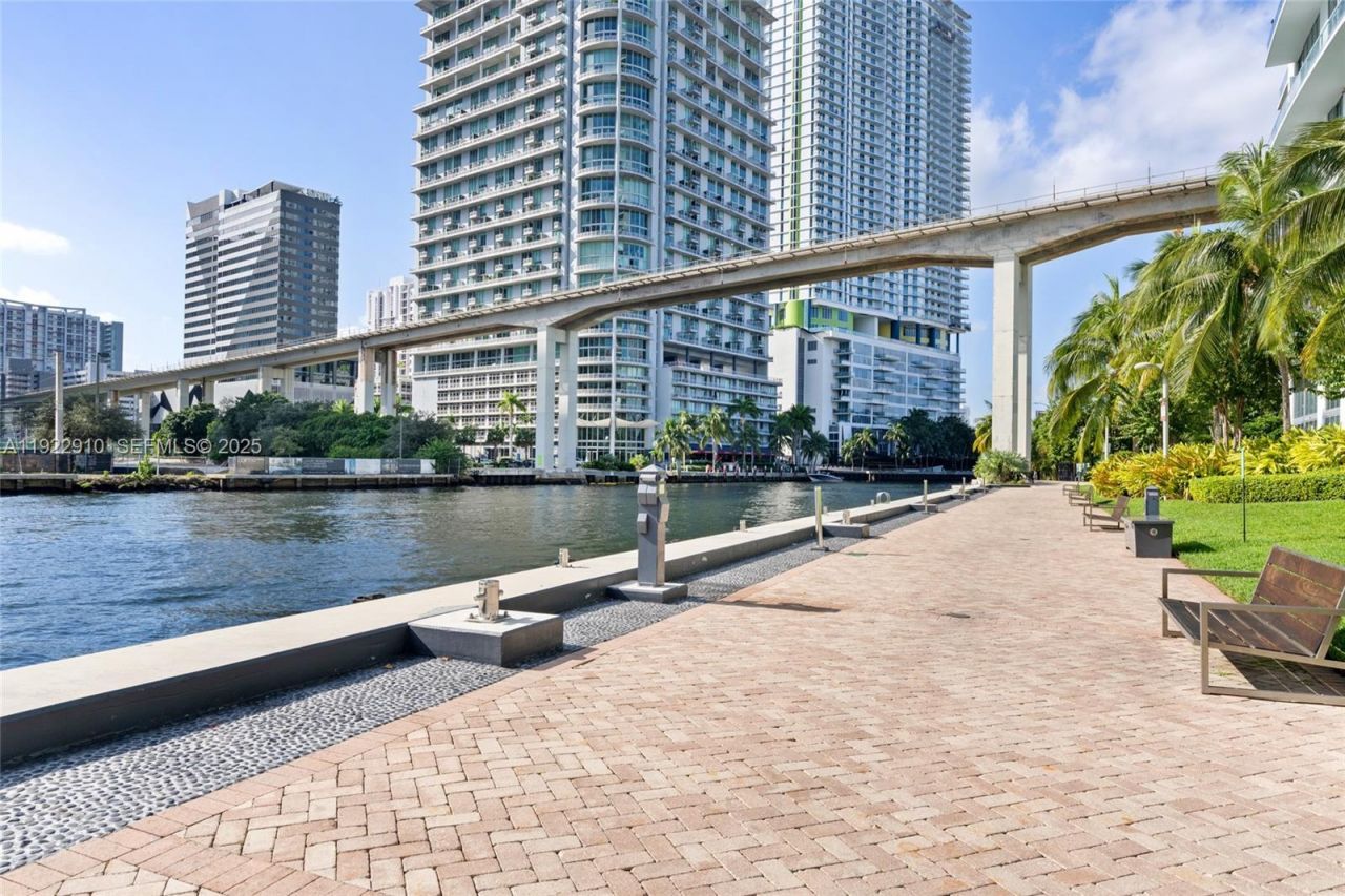 350 S Miami Ave, Unit 1803, Miami, FL 33130 Photo