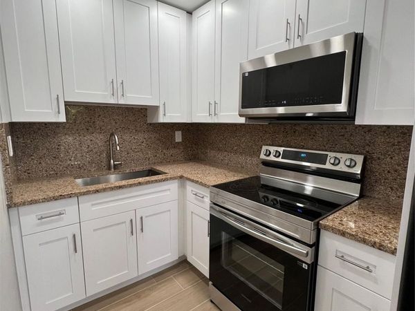 2016 NE 17th Court, Unit 26, Fort Lauderdale, FL 33305