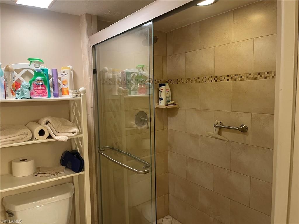 5770 Trailwinds Dr, Unit 211, Fort Myers, FL 33907 Photo
