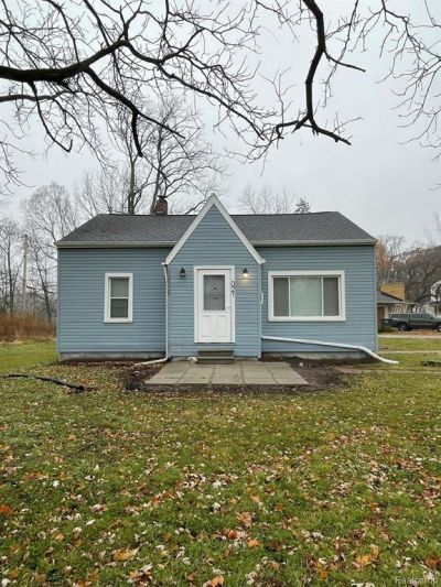 3021 N Grand River Avenue, Lansing, MI 48906 Main Photo