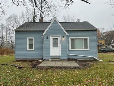 3021 N Grand River Avenue, Lansing, MI 48906