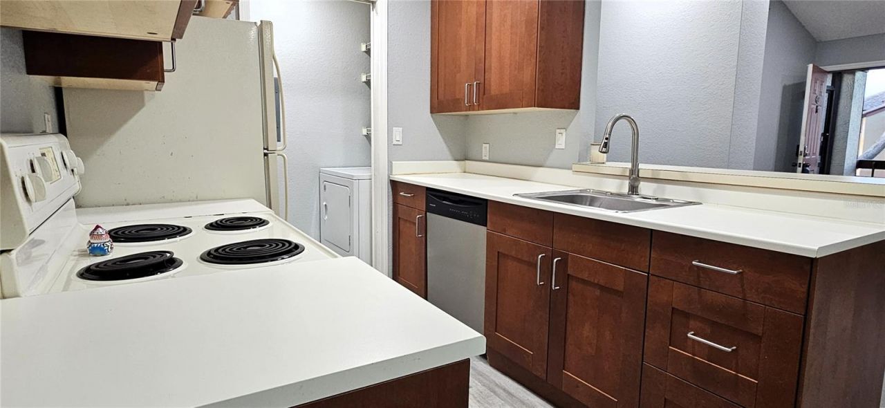 10263 Gandy Boulevard N, Unit 2014, Saint Petersburg, FL 33702 Photo