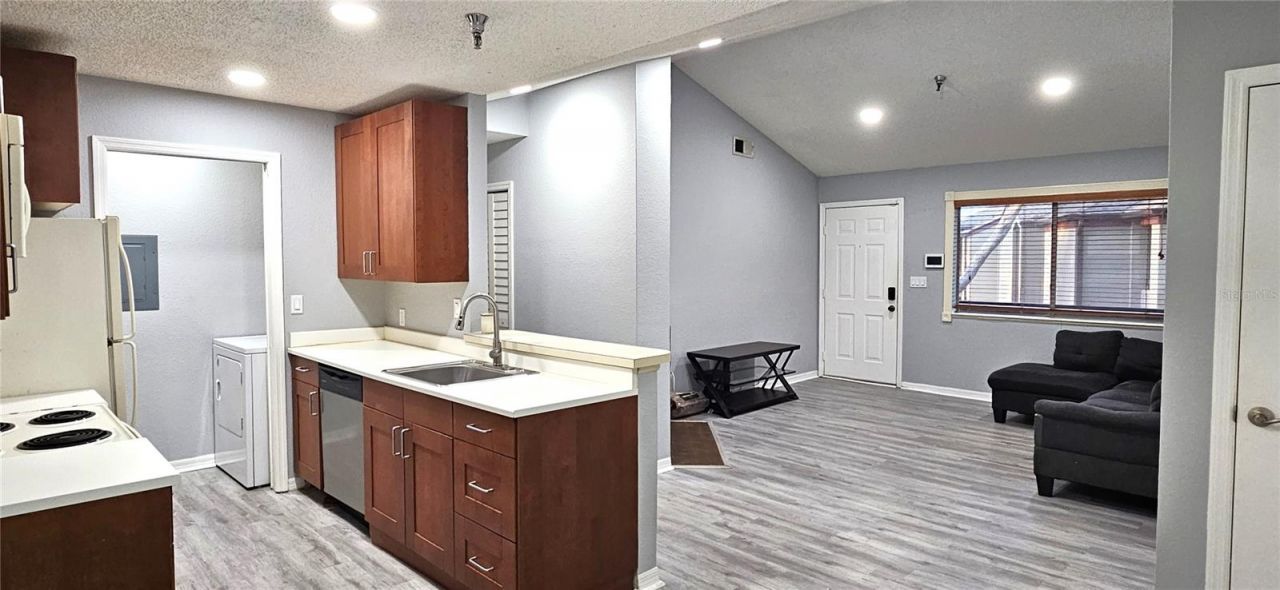 10263 Gandy Boulevard N, Unit 2014, Saint Petersburg, FL 33702 Photo