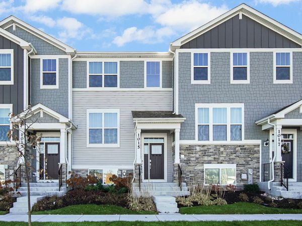 1015 Atterberg Road, South Elgin, IL 60177