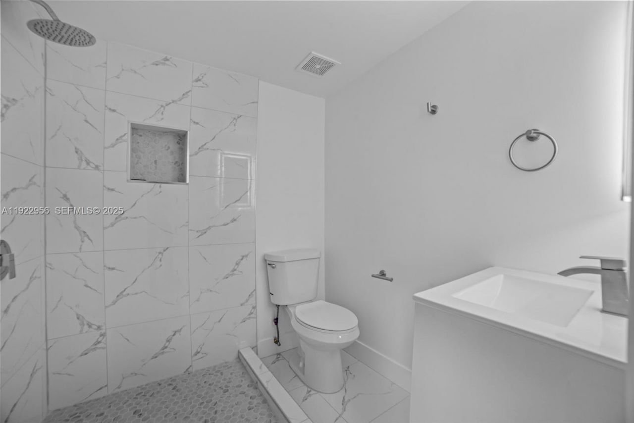 1631 NW 12th Ct, Fort Lauderdale, FL 33311 Photo