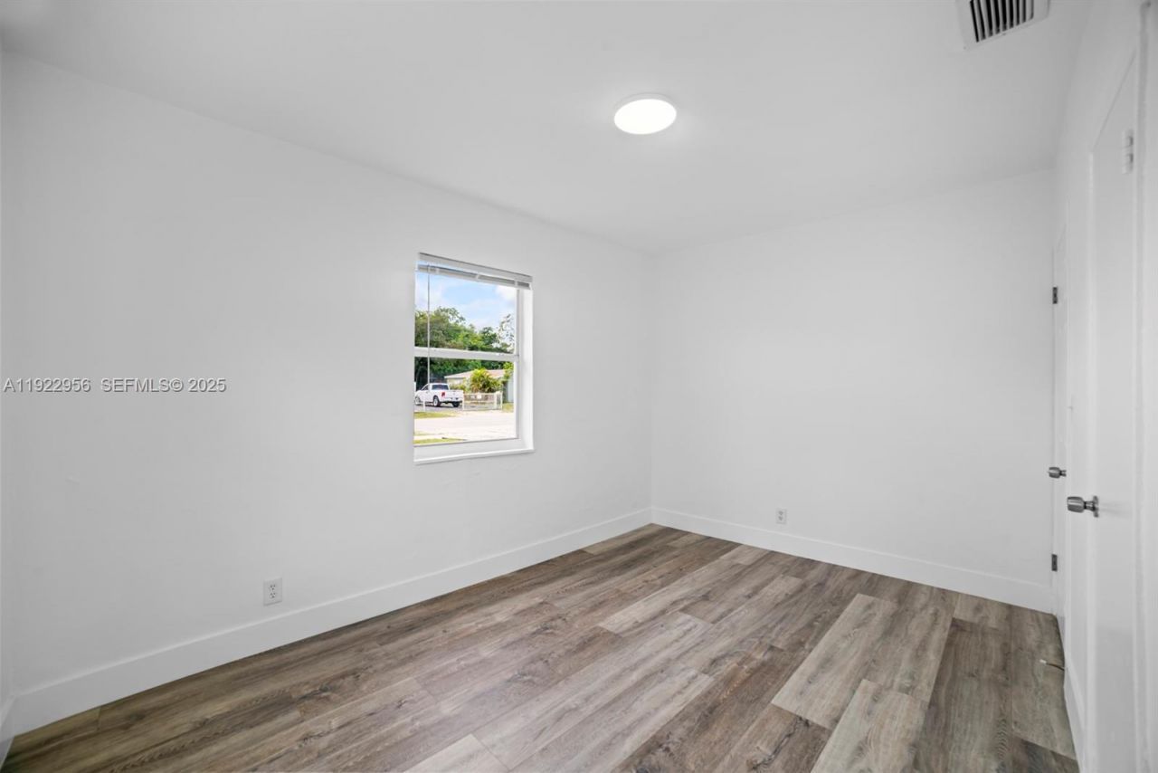 1631 NW 12th Ct, Fort Lauderdale, FL 33311 Photo