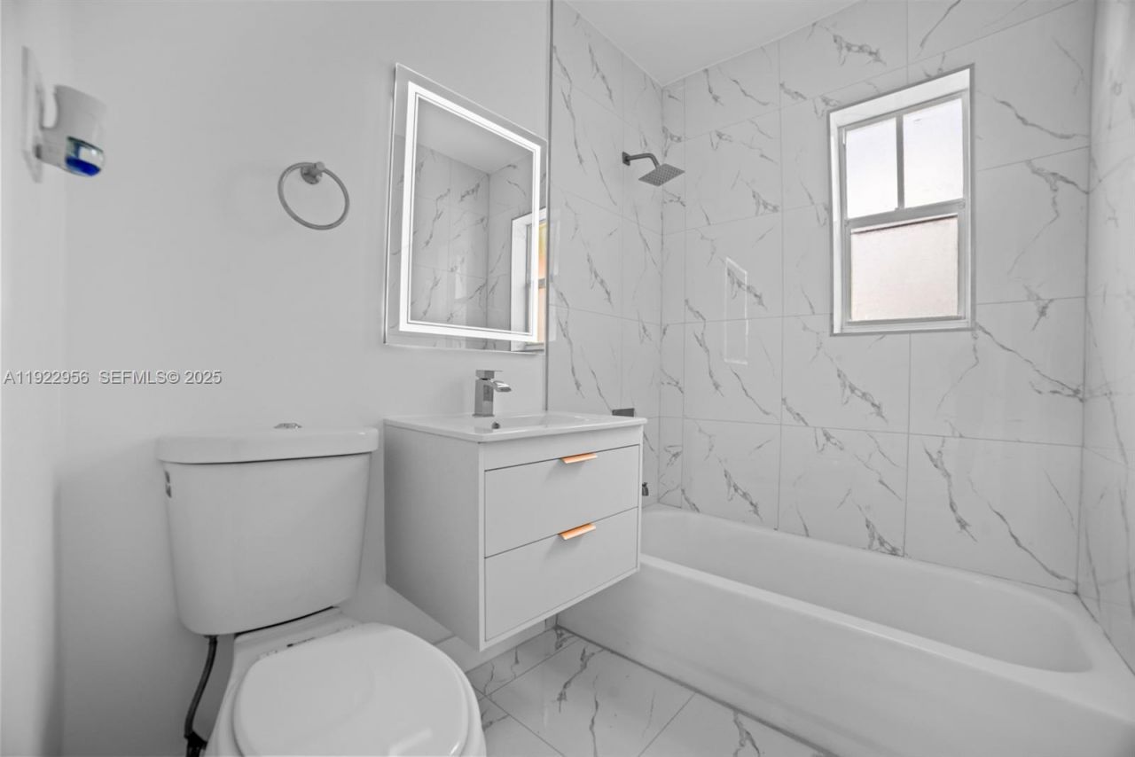 1631 NW 12th Ct, Fort Lauderdale, FL 33311 Photo