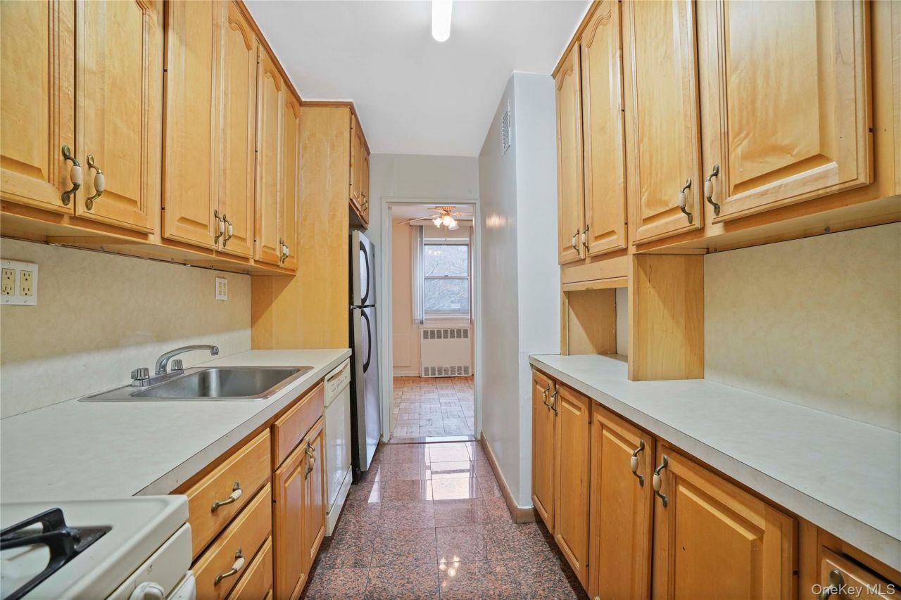 151-31 88th Street, Unit 1B, Howard Beach, NY 11414 Main Photo