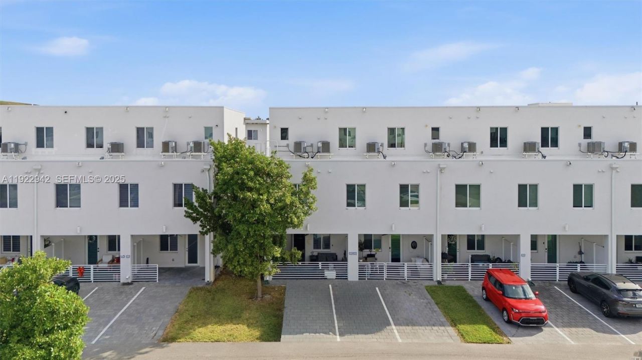 6420 NW 102nd Path, Unit 110, Doral, FL 33178 Photo