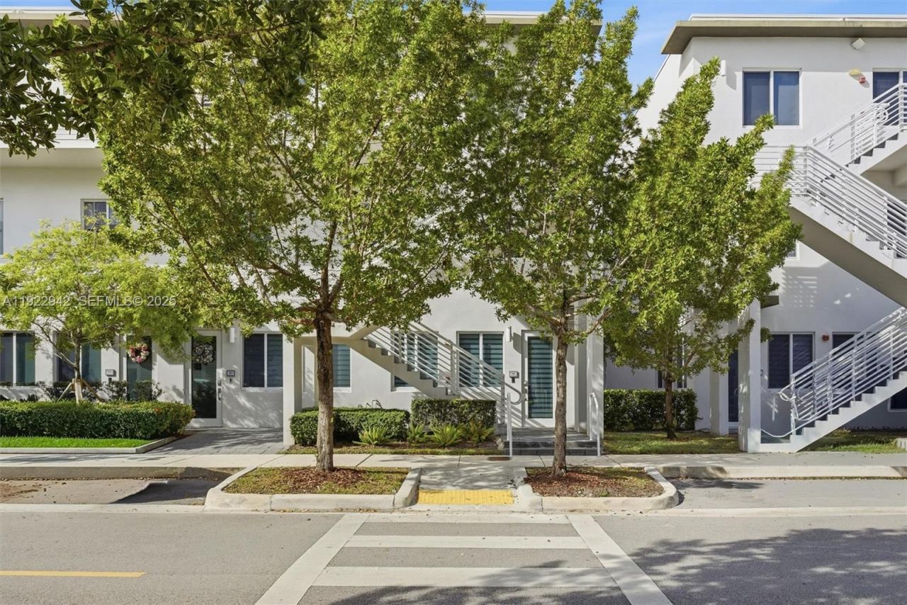 6420 NW 102nd Path, Unit 110, Doral, FL 33178 Photo