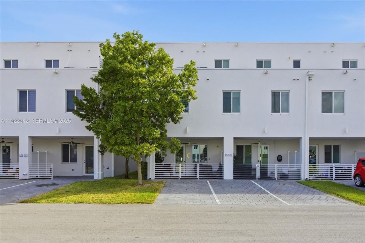 6420 NW 102nd Path, Unit 110, Doral, FL 33178 Photo