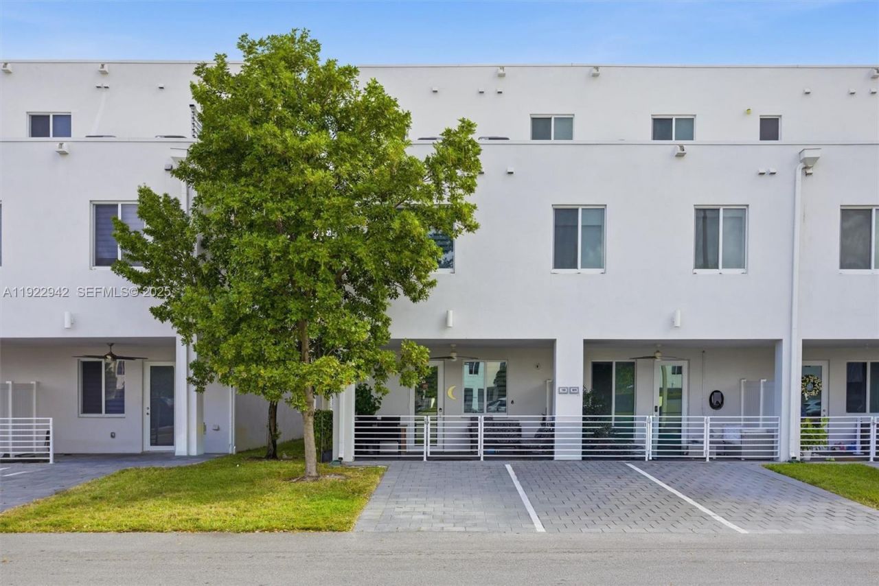 6420 NW 102nd Path, Unit 110, Doral, FL 33178 Photo