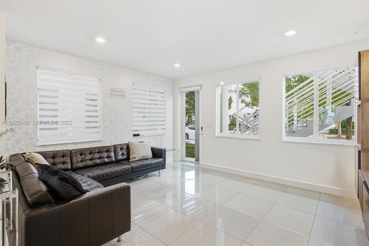 6420 NW 102nd Path, Unit 110, Doral, FL 33178 Photo
