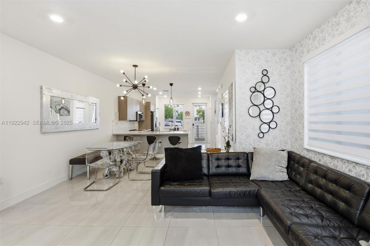 6420 NW 102nd Path, Unit 110, Doral, FL 33178 Photo