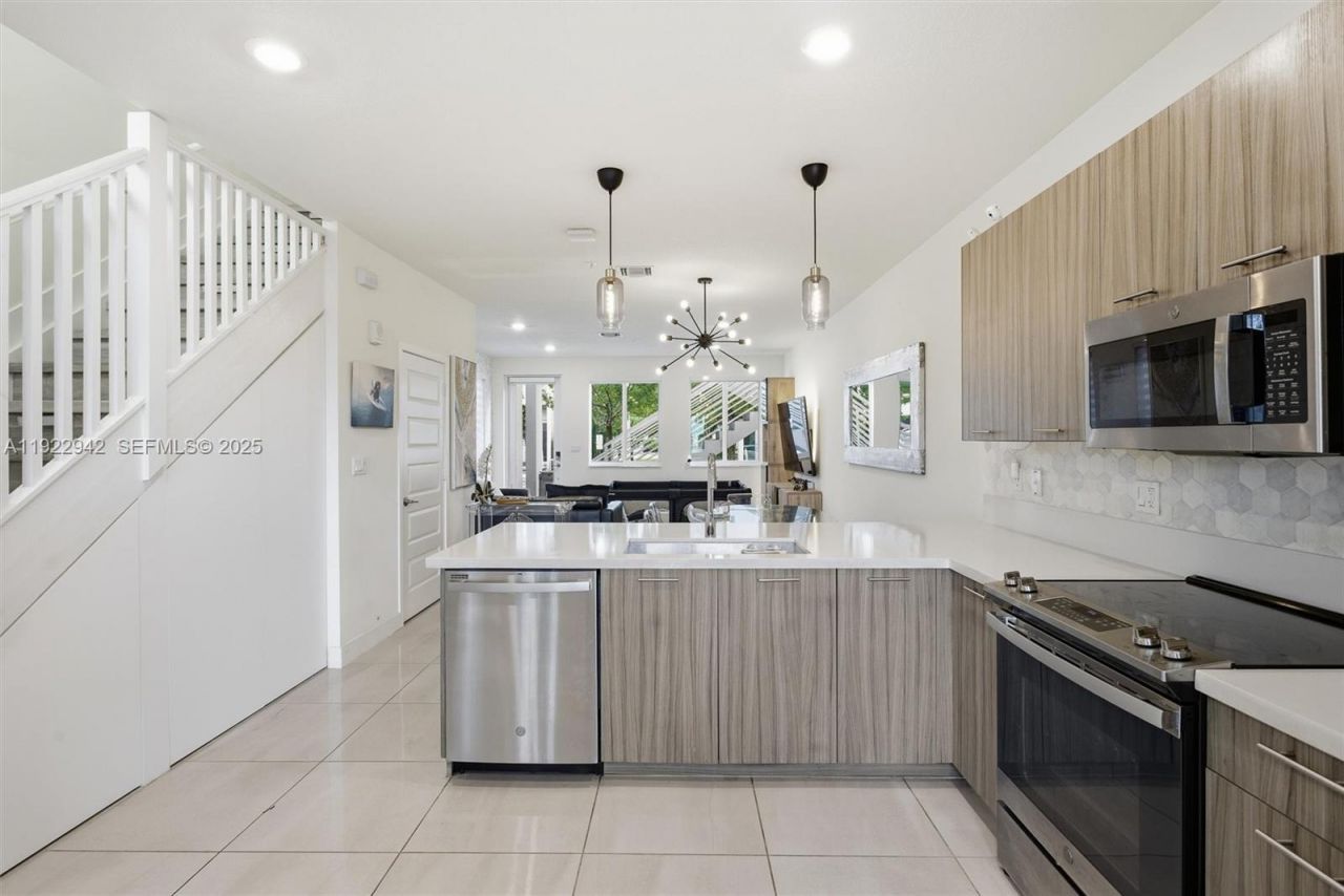 6420 NW 102nd Path, Unit 110, Doral, FL 33178 Photo