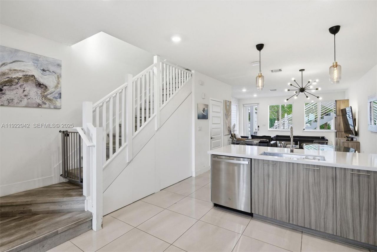 6420 NW 102nd Path, Unit 110, Doral, FL 33178 Photo