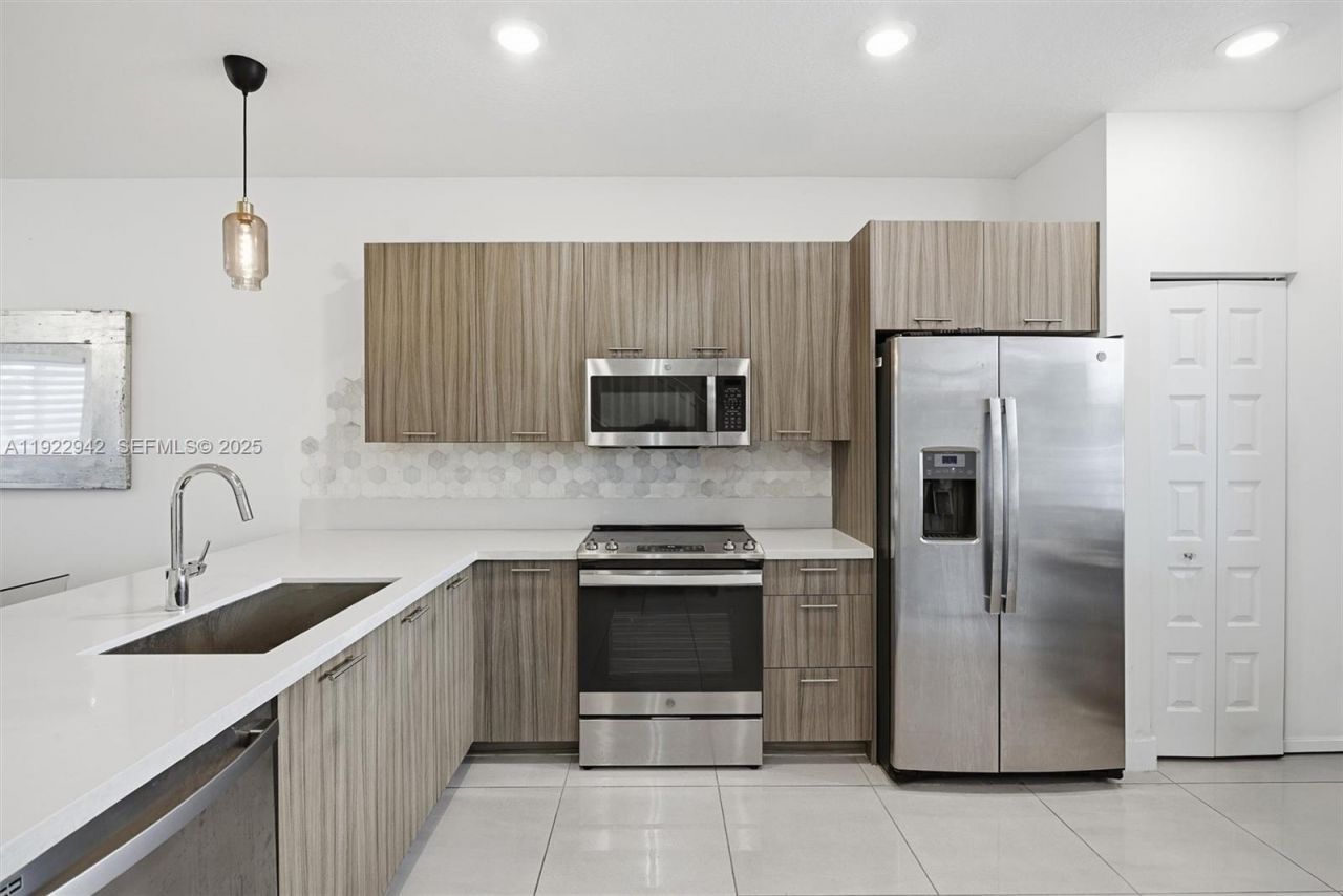 6420 NW 102nd Path, Unit 110, Doral, FL 33178 Photo