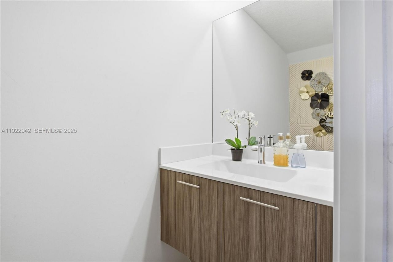 6420 NW 102nd Path, Unit 110, Doral, FL 33178 Photo