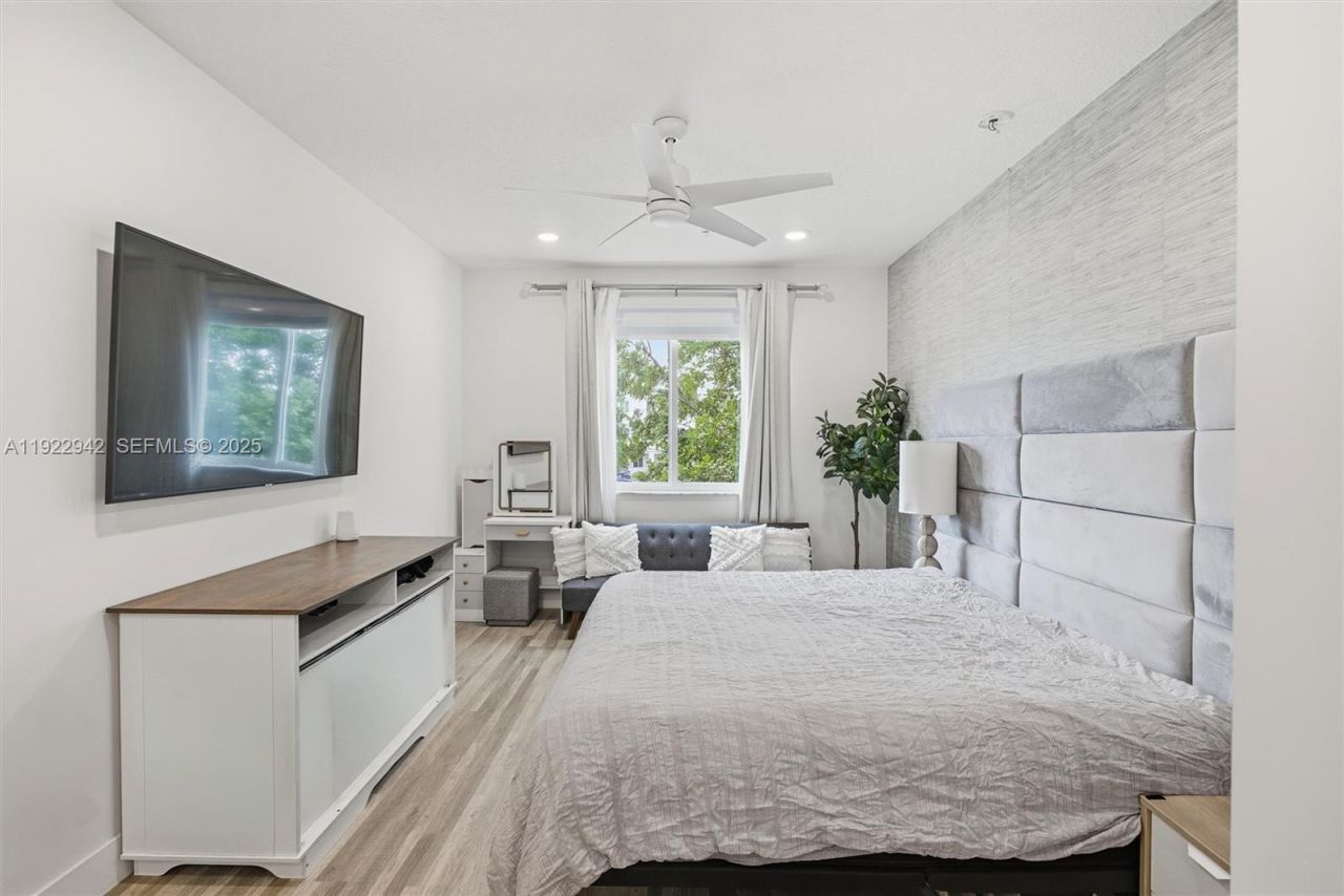 6420 NW 102nd Path, Unit 110, Doral, FL 33178 Photo