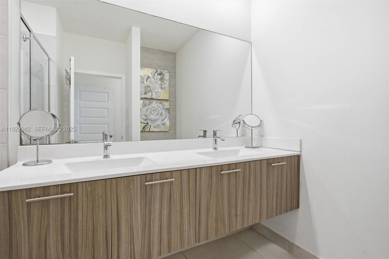 6420 NW 102nd Path, Unit 110, Doral, FL 33178 Photo