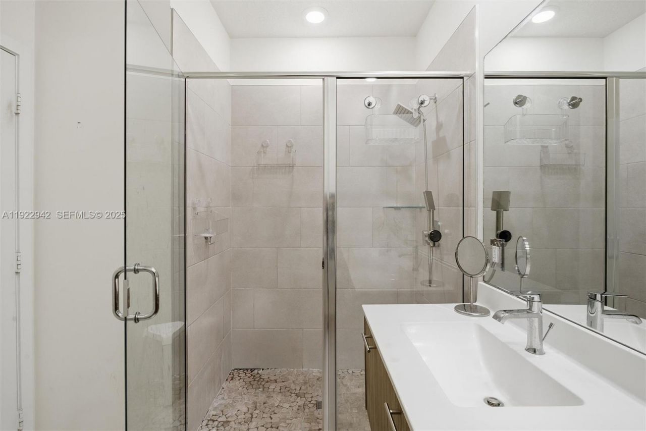 6420 NW 102nd Path, Unit 110, Doral, FL 33178 Photo