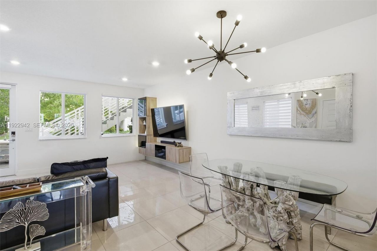 6420 NW 102nd Path, Unit 110, Doral, FL 33178 Photo