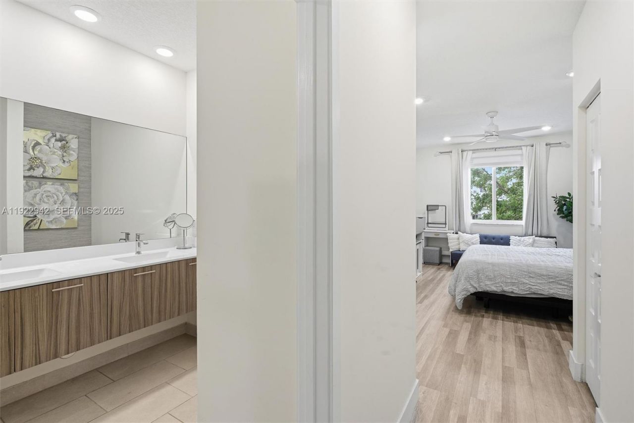 6420 NW 102nd Path, Unit 110, Doral, FL 33178 Photo