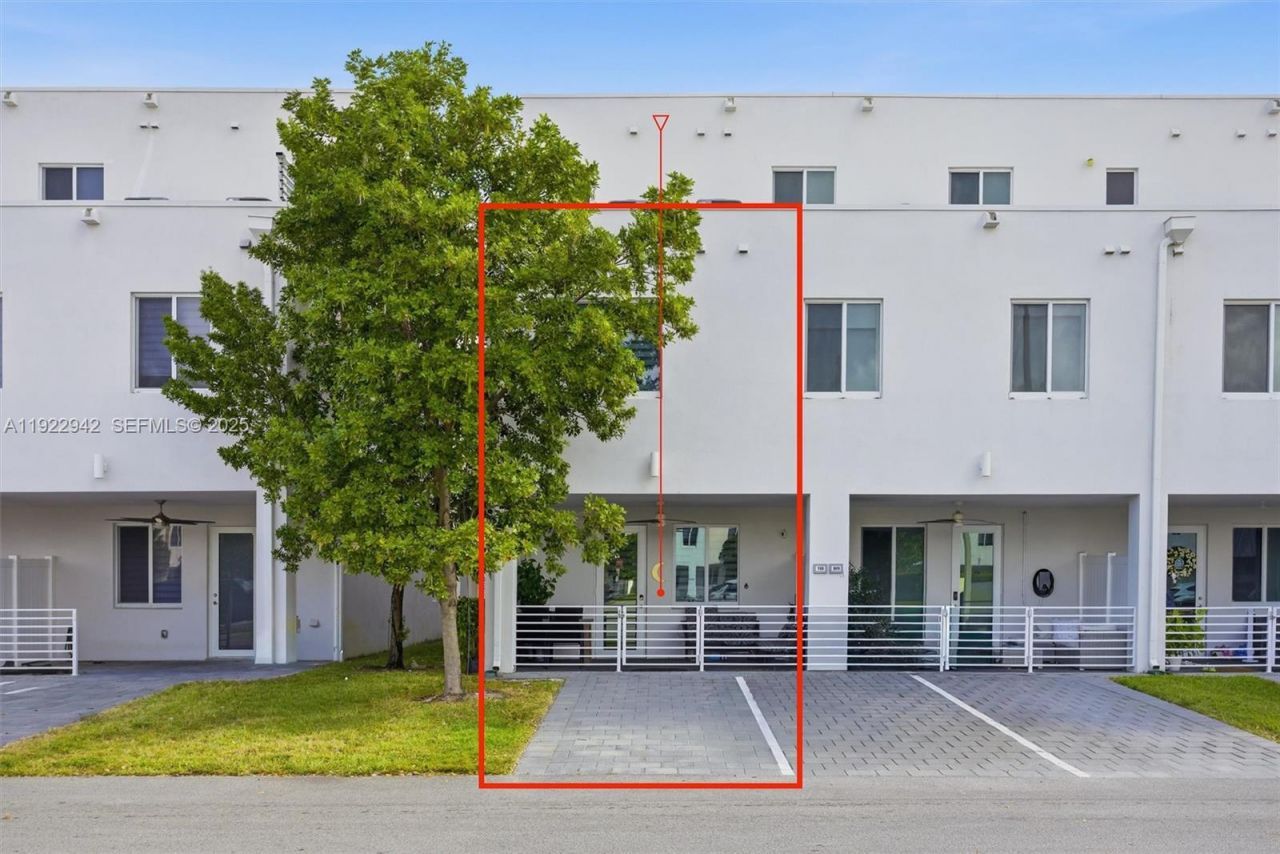 6420 NW 102nd Path, Unit 110, Doral, FL 33178 Photo