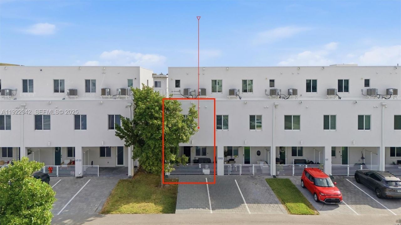 6420 NW 102nd Path, Unit 110, Doral, FL 33178 Photo