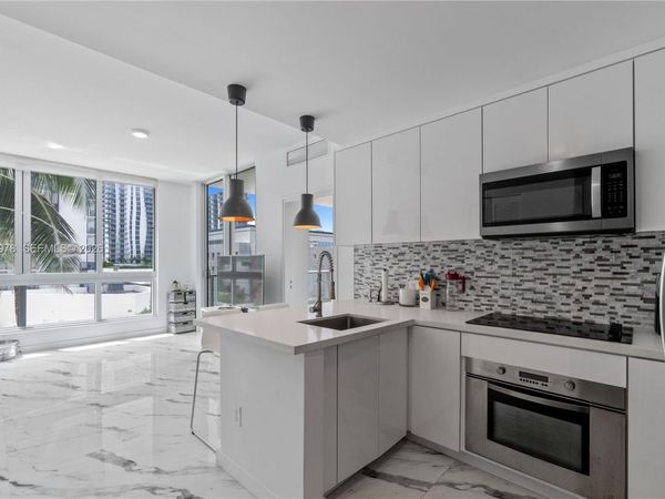 300 S Biscayne Blvd, Unit T-1411, Miami, FL 33131